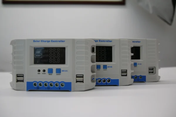 Congsin 20A PWM Solar Charge Controller with LCD Display & USB Outputs – 12V/24V Auto-Recognition for RVs, Cabins & Boat Solar Kits - Image 3